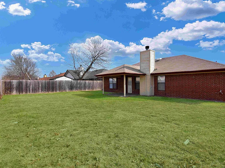 4201 Carolyn Dr — Photo 24