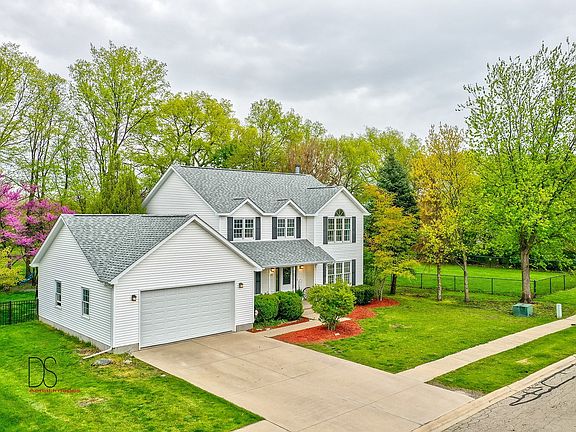 2nd image of 1112 Country Oak Dr