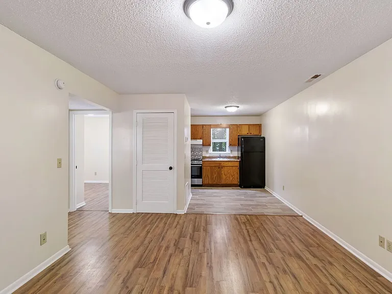 105 Bearwood Dr — Photo 2
