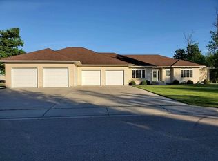 112 Oakwood Ct, Thief River Falls, MN 56701