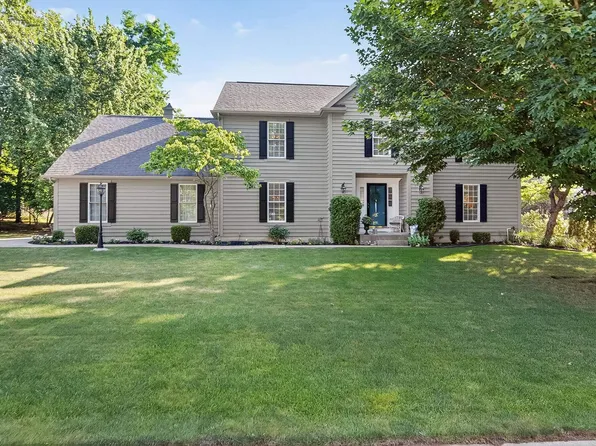 52100 Fall Creek Dr, Granger, IN 46530