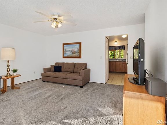 Smoke free, pet free and well maintained home. 