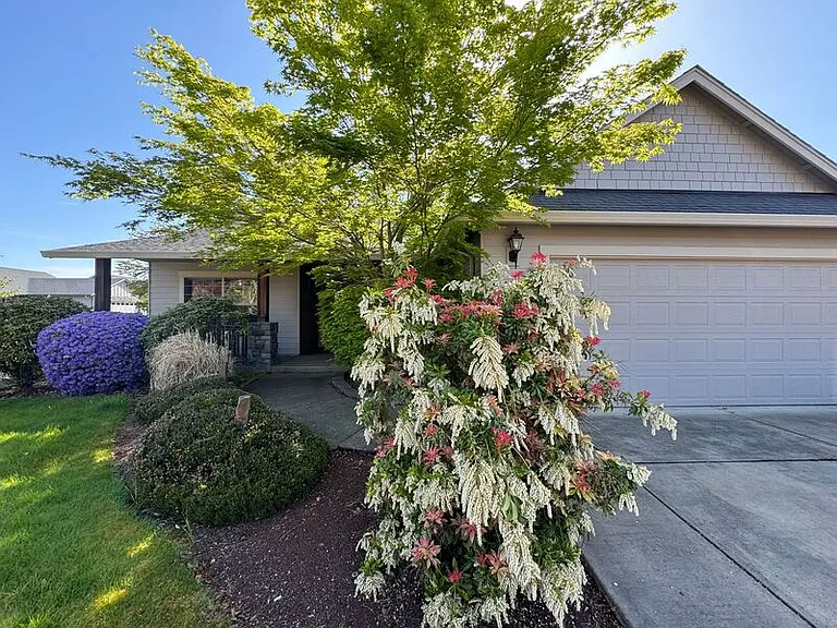 1434 Leaf Ln — Photo 3