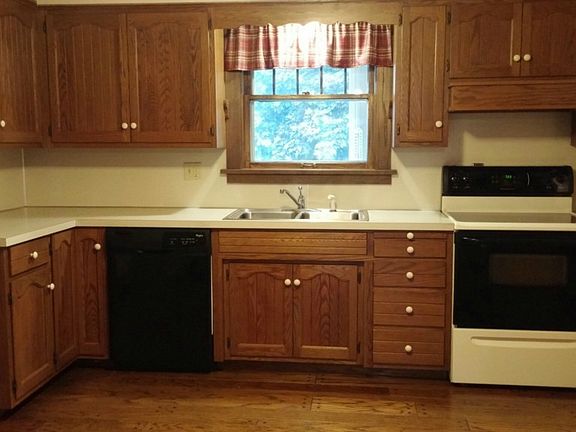2nd image of 10709 Old Lincoln Way E