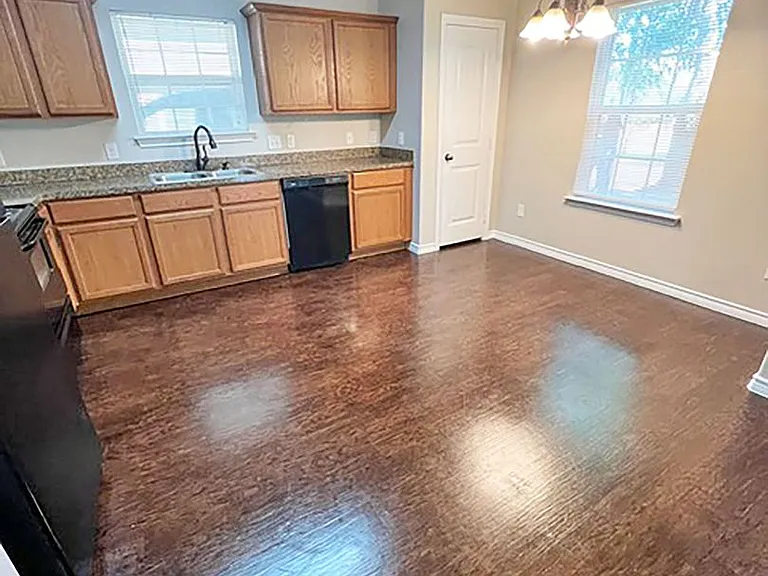 817 W Lamar St — Photo 5
