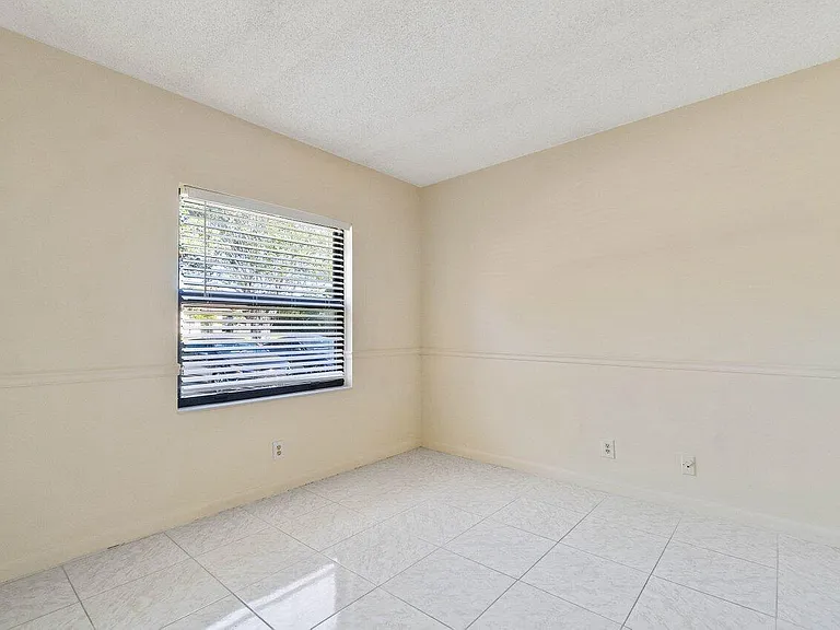 6736 Palmetto Cir S #105 — Photo 15