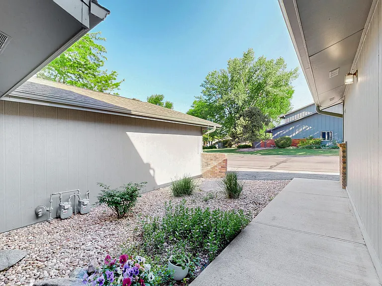 1404 Adriel Dr — Photo 26