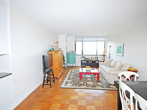 5th image of 27110 Grand Central Pkwy APT 4C