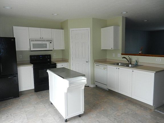 4th image of 390 Douglasfir Dr #390