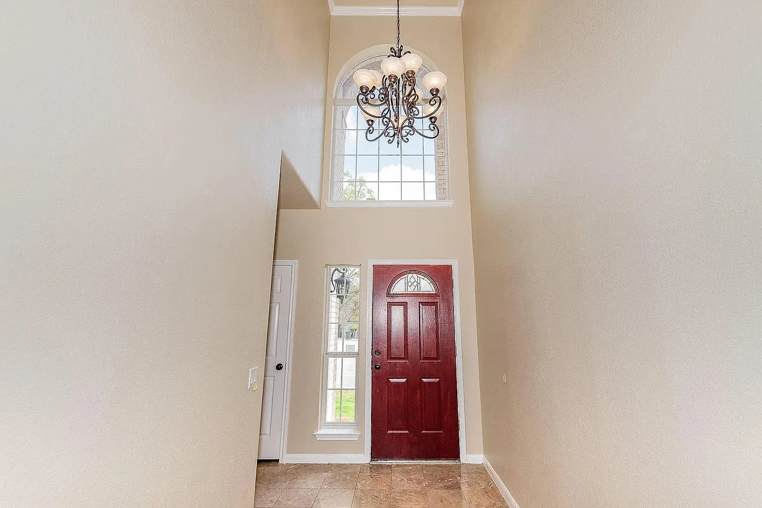 4 bed, 2.5 bath, 2608 sqft, $3,800 — Photo 3