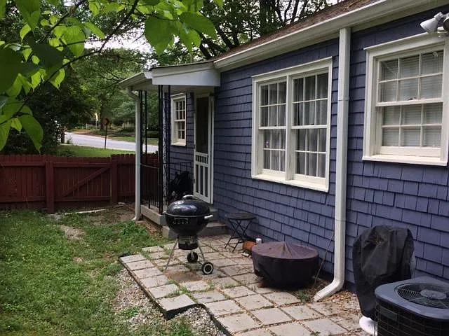 3 bed, 1100 sqft, $2,450 — Photo 2