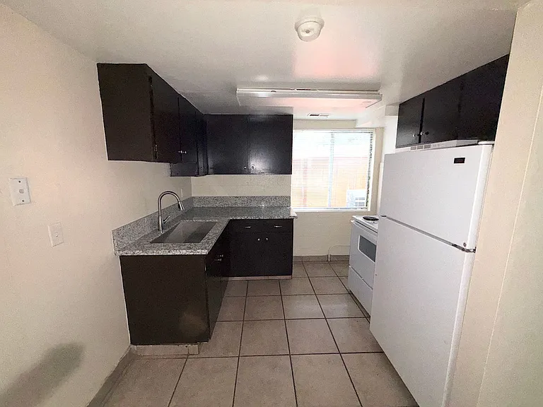 900 Eden Ct — Photo 6