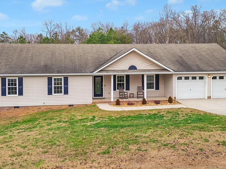 552 Eagle View Dr — Photo 1