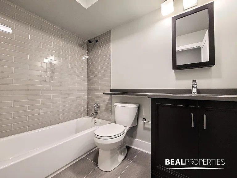 1435 N Dearborn St #B3 — Photo 11