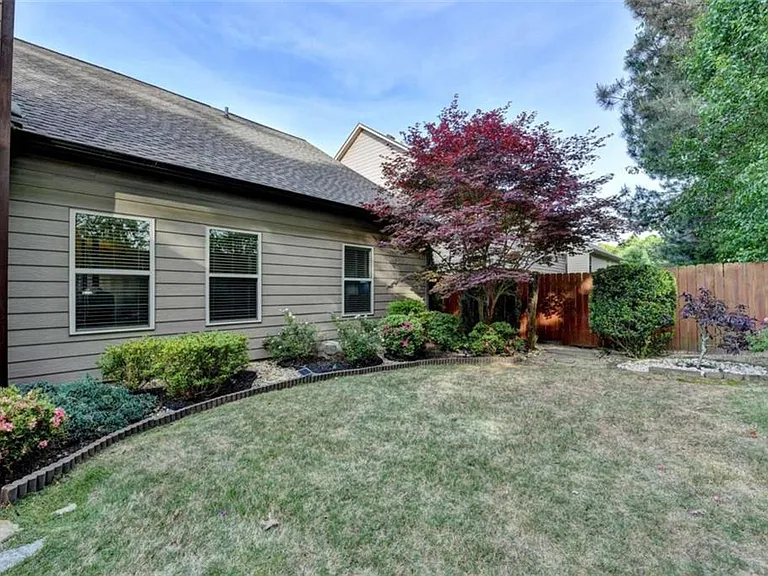 2130 Line Dr — Photo 5