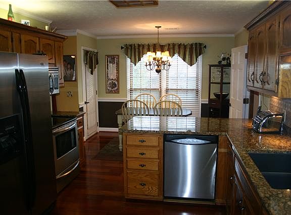 5th image of 272 Lakeside Park Dr