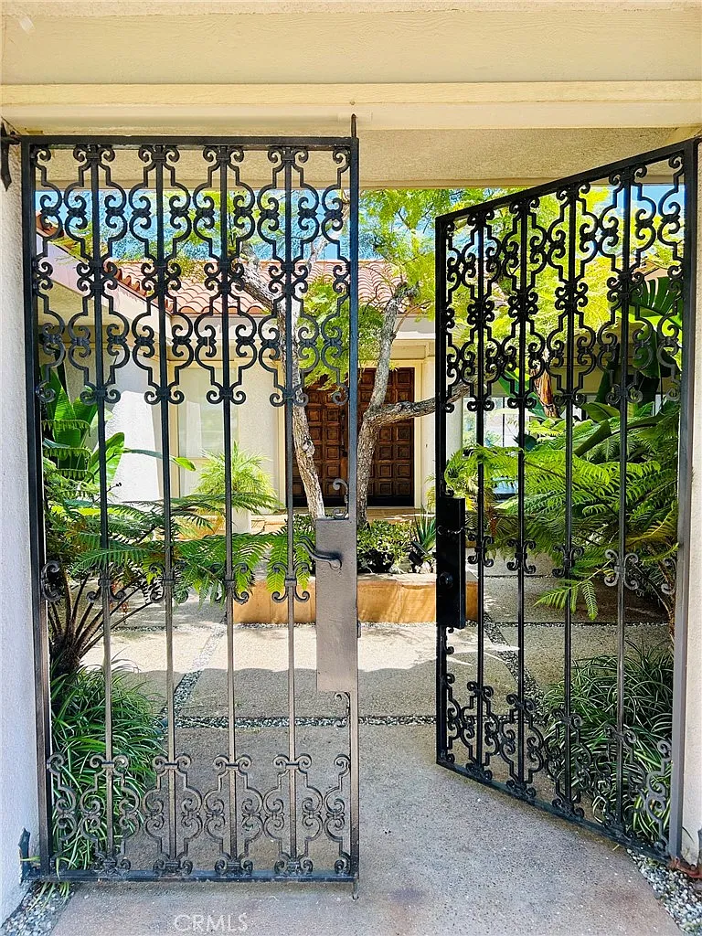 4 bed, 3.5 bath, 3407 sqft, $9,750 — Photo 4