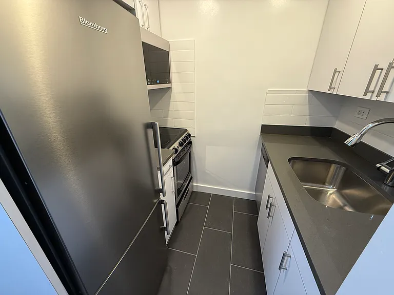 160 W 73rd St #1-F — Photo 4