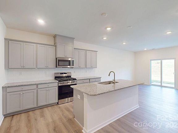 5th image of 3212 Lilac Grove Dr