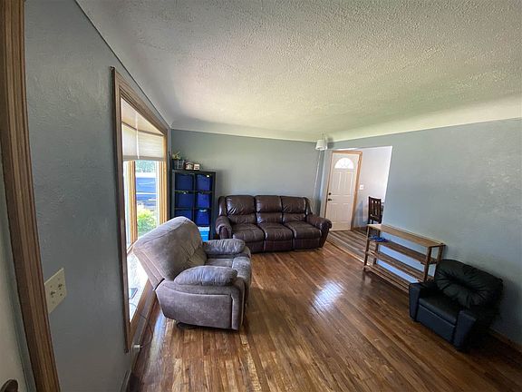 3rd image of 114 E Willman St