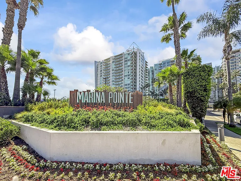 13700 Marina Pointe Dr #510 — Photo 49