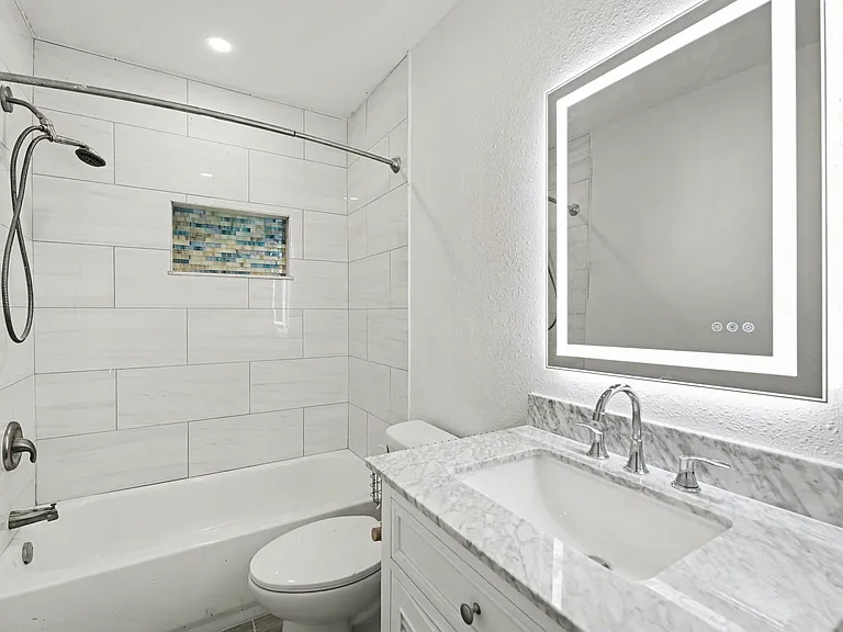 318 Bath St — Photo 21