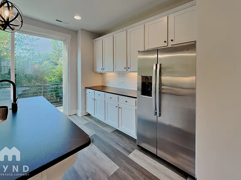 586 W End Dr — Photo 6