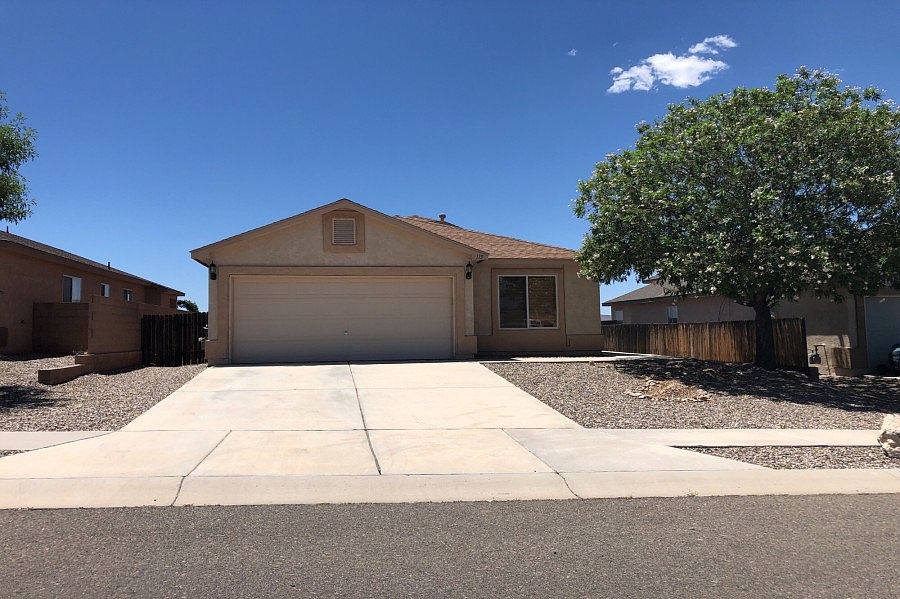 1st image of 115 Avenida Jardin