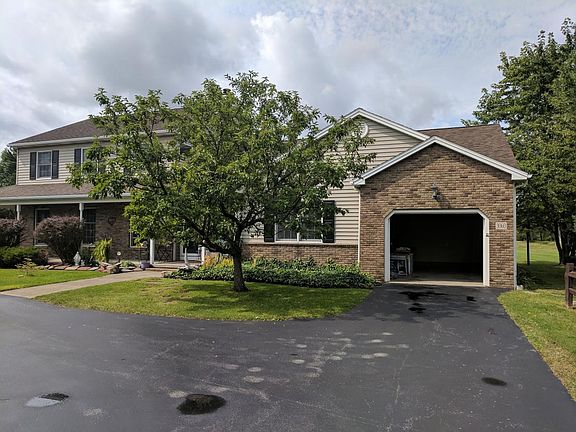 Front w/ 1 1/2 car attached garage