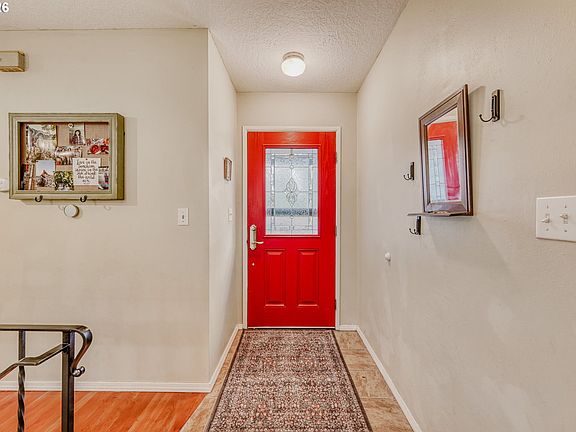 4th image of 15820 NE Broadway