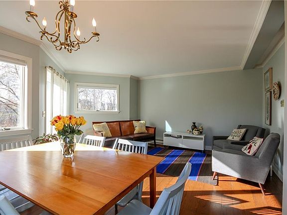 Dinning view to Living room