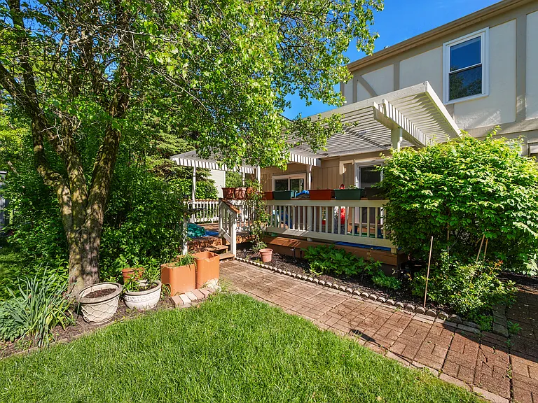 44831 Huntington Dr — Photo 9