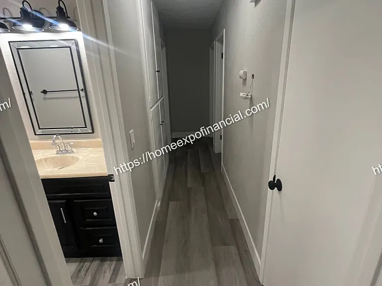339 N Victoria Ave — Photo 19