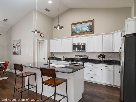 3rd image of 115 Redwater Ln