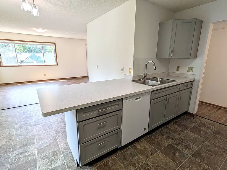 700 8th St SE — Photo 9