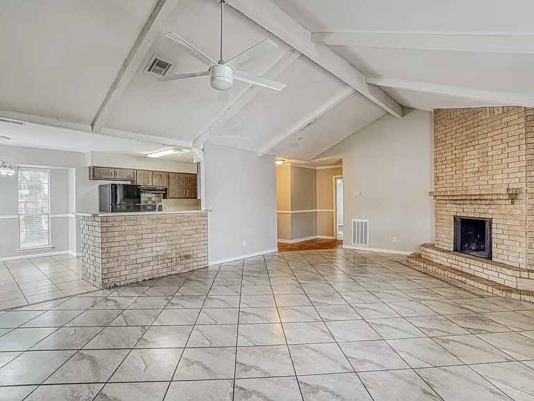 6610 Rowell Ct — Photo 5