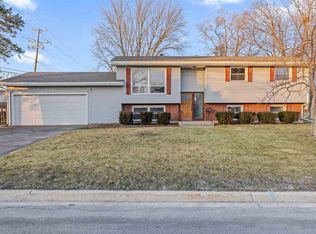 432 Aztec Dr, Carol Stream, IL 60188