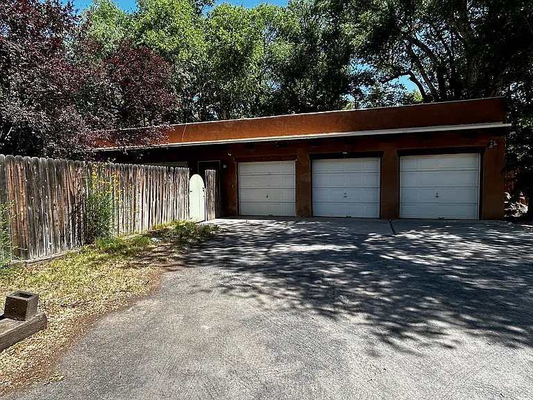 3871 Corrales Rd NW — Photo 2