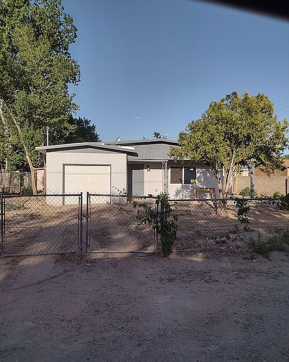 1st image of 864 Arthur Dr SW