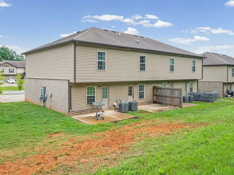 148 Center Pointe Dr — Photo 26