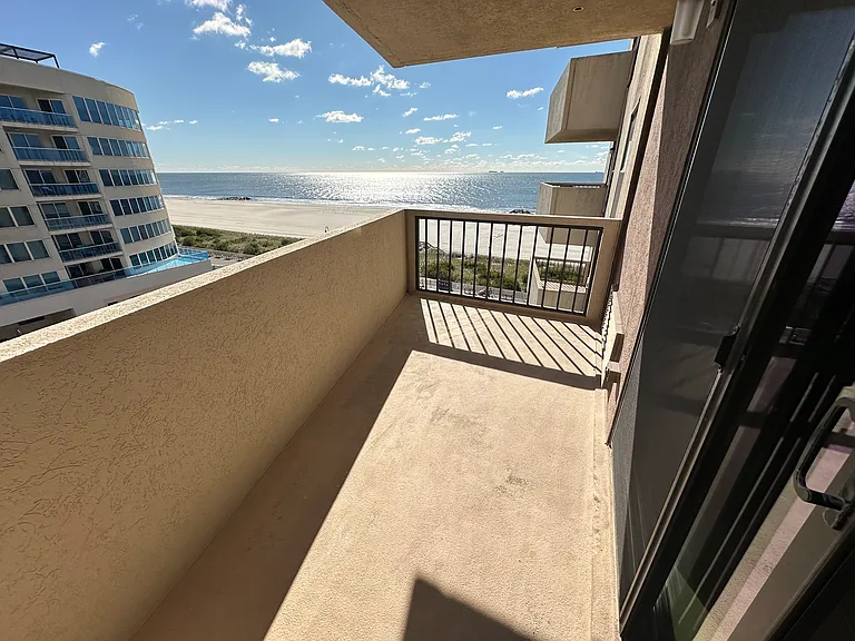 360 Shore Rd #7B — Photo 4