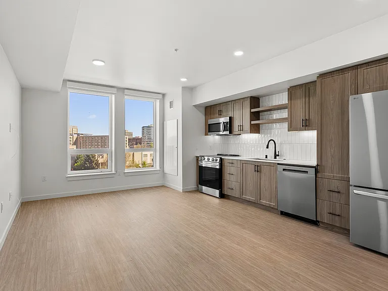 440 West — Photo 18