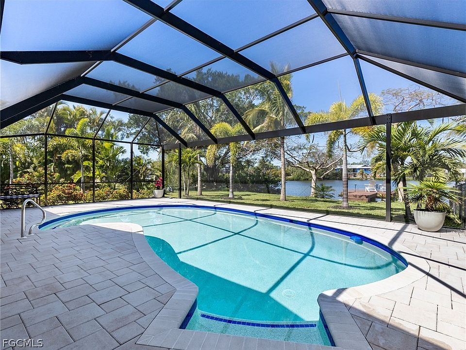 1st image of 7337 Lake Dr