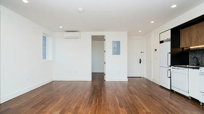 Rented by Nooklyn NYC LLC | media 101