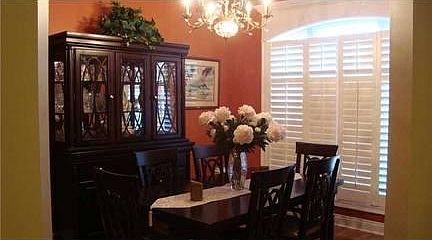 4th image of 913 N Yorkshire Cir