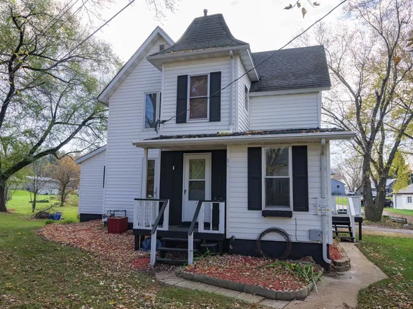 301 Wisconsin St, Wonewoc, WI 53968