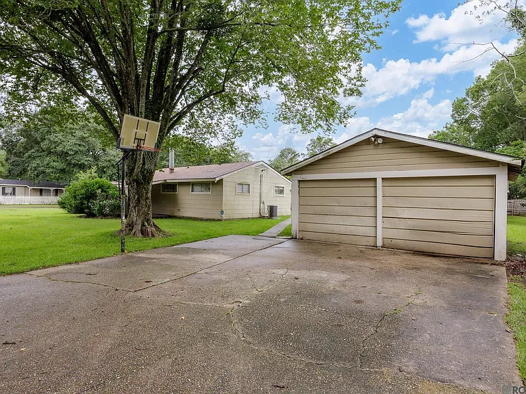 3661 Harrison St — Photo 7