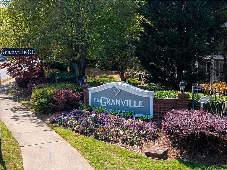 305 Granville Ct #305 — Photo 4
