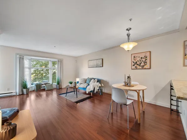 526 13th St #305, New Westminster, BC V3M 4L9