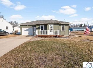 729 E 3rd St, Blue Earth, MN 56013